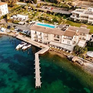 Bella & Restaurant With Private Dock For Mooring Boats Hotel San Felice del Benaco