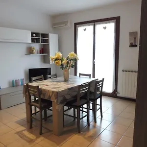 https://villaggio-laguna-appto-5-e-38.hotelinveneto.com